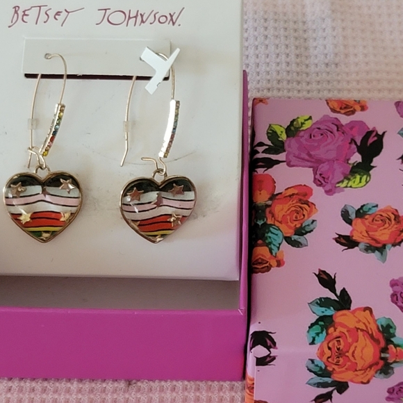 BETSEY JOHNSON  EARRINGS - Picture 2 of 9